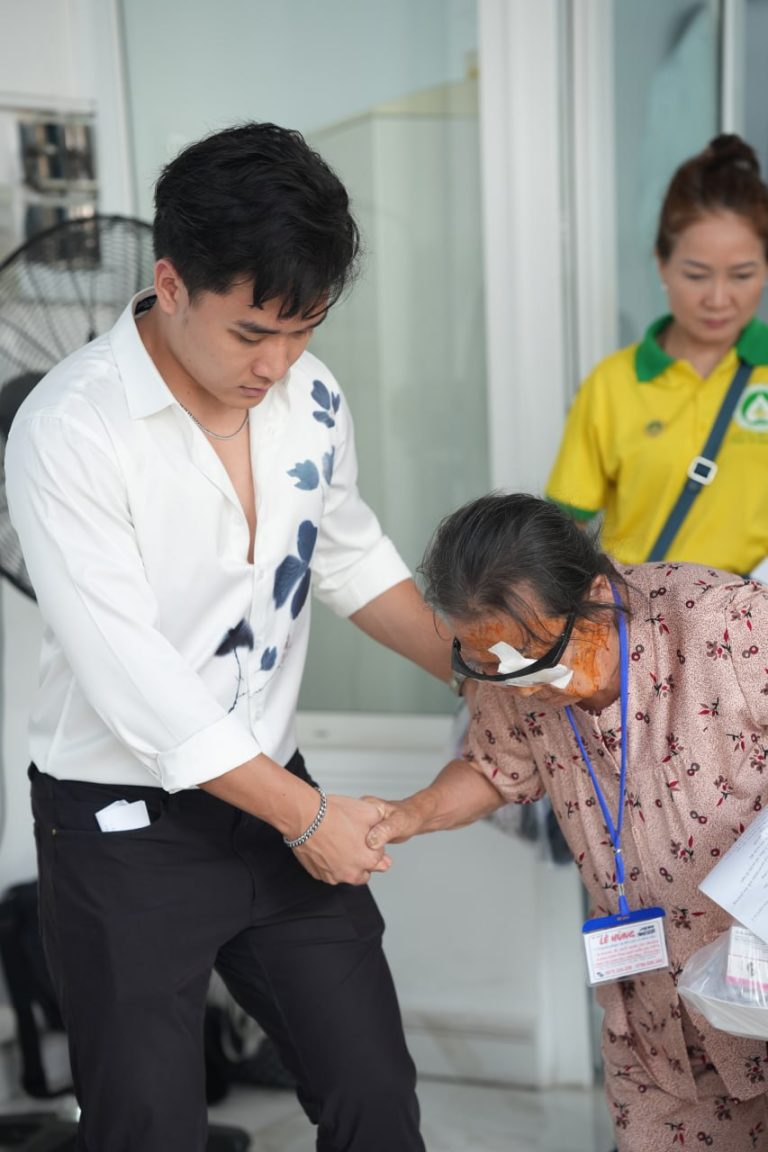 Chương trình Mổ mắt cho bệnh nhân nghèo (1)