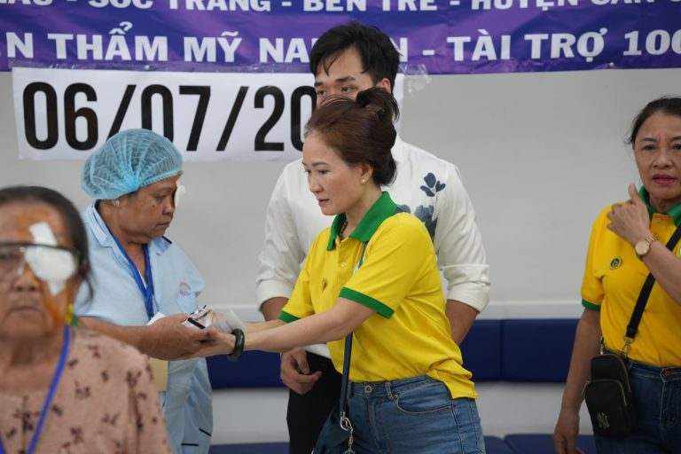 Chương trình Mổ mắt cho bệnh nhân nghèo (2)