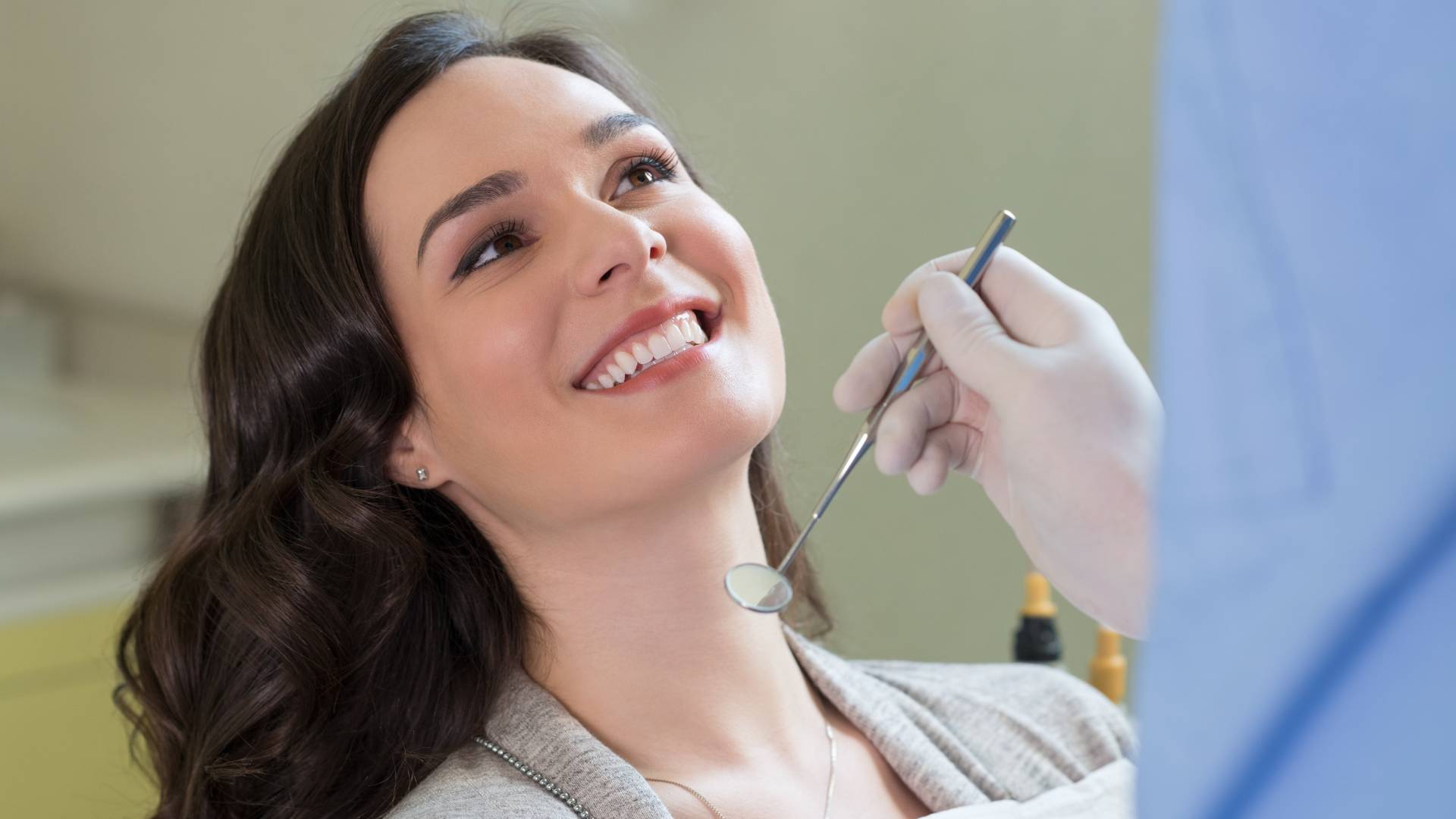 Bí Quyết Chăm Sóc Răng Sứ Bền Đẹp Lâu Dài Từ Chuyên Gia
