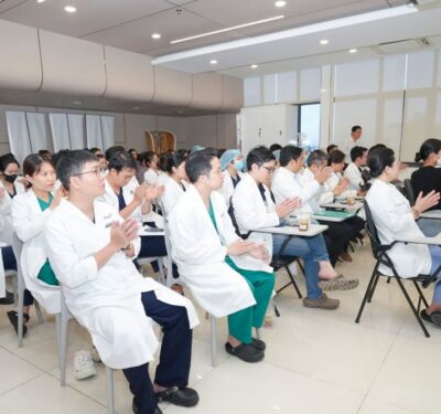 Đội ngũ bác sĩ nam an
