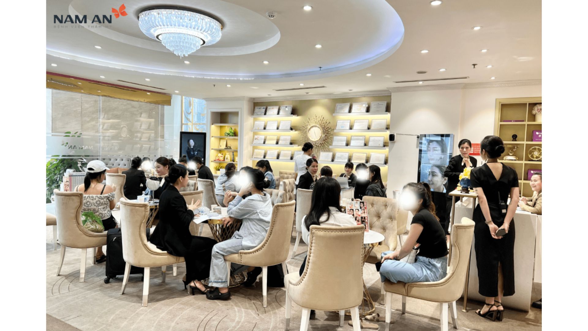 Kiều Bào Tin Tưởng Làm Đẹp Tại BVTM Nam An Cuối Năm (10)