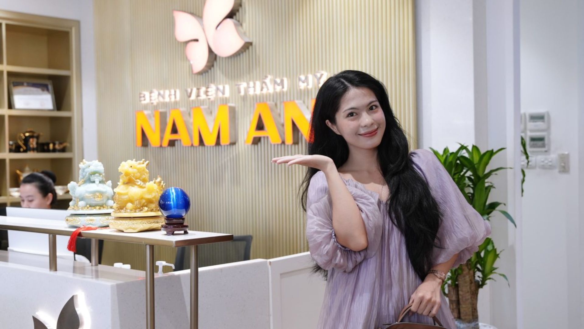 Màn lột xác vòng 1 sa trễ sau sinh của Tiktoker A Vy tại Nam An (2)