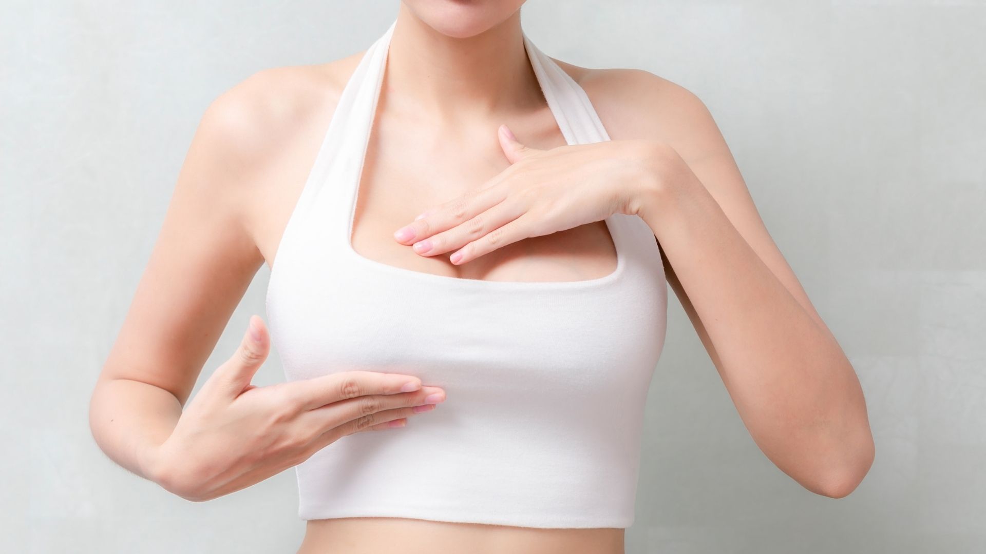 Mô mỡ ngực ảnh hưởng như thế nào đến kích thước và hình dạng vòng 1
