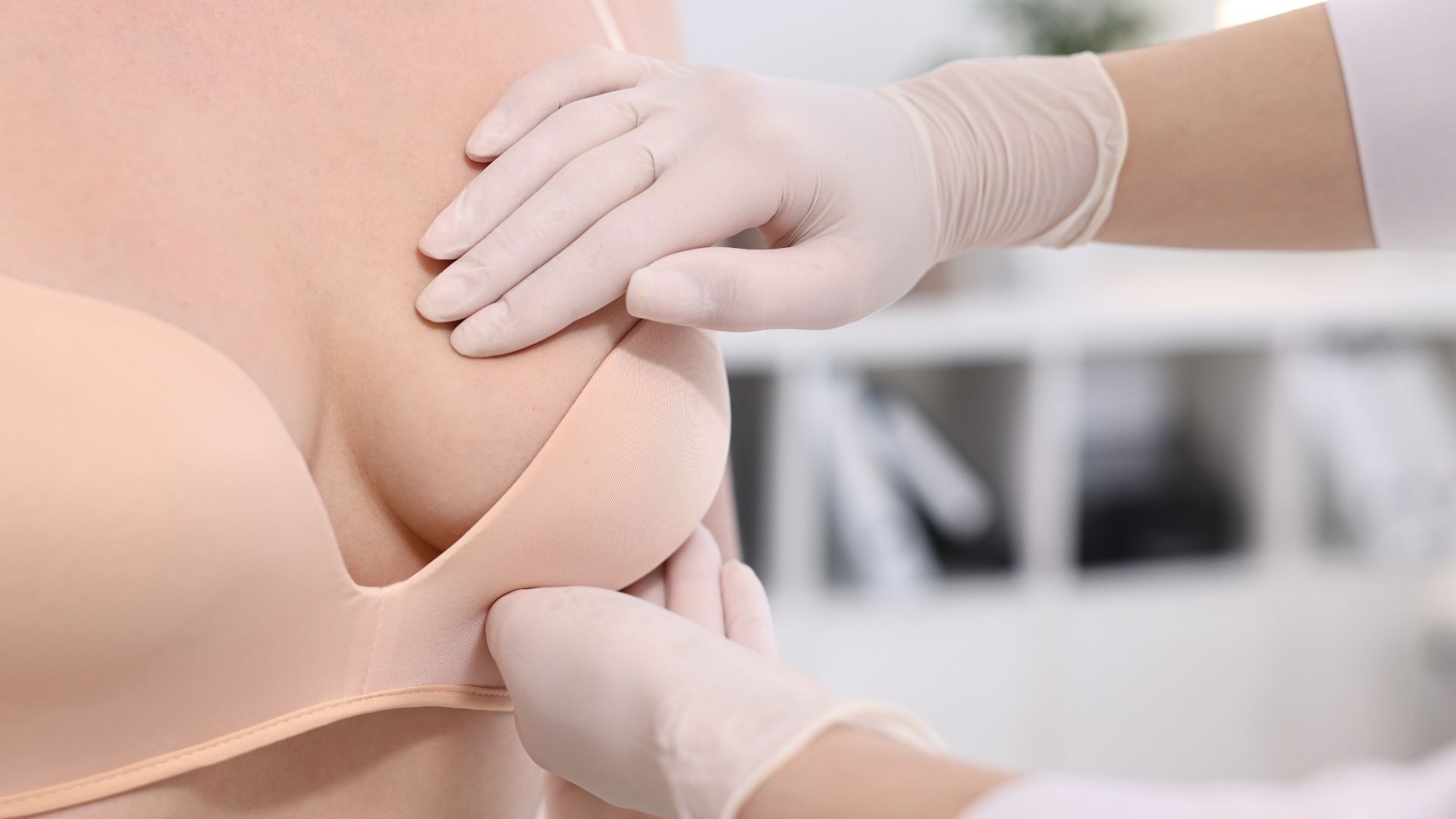Những yếu tố ảnh hưởng đến độ đàn hồi của da vùng ngực